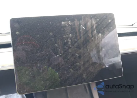 2021 Tesla Model Y Long Range Dual Motor All-Wheel Drive z USA, uszkodzony, nr VIN 5YJYGDEE0MF268550